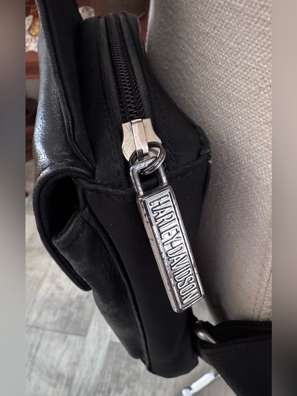 Harley-Davidson leather sling bag - Picture 4 of 6